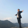 蜜蜂爱上红苹果